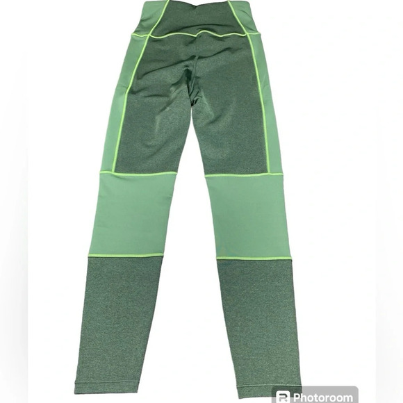 Good American The Dual Life Tonal Green Leggings - Picture 5 of 9
